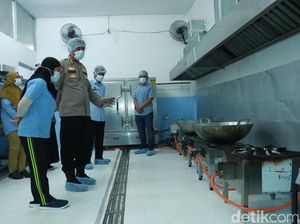 Pastikan Makanan Higienis, Itwasda Polda Jatim Awasi SPPG Polres Gresik Pastikan Makanan Higienis, Itwasda Polda Jatim Awasi SPPG Polres Gresik