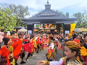 Ribuan Warga Ikuti Kirab Napak Tilas Sawunggaling Ribuan Warga Ikuti Kirab Napak Tilas Sawunggaling