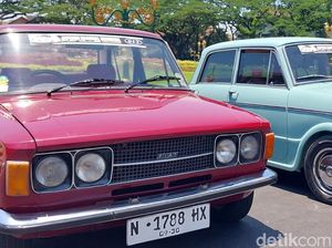 Keren! Ratusan Mobil Fiat Antik Nongkrong di Malang