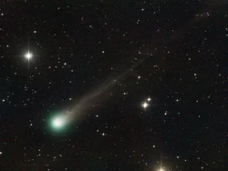 Menakjubkan! Langit Malam di Bulan Oktober Kedatangan Tiga Komet Hijau