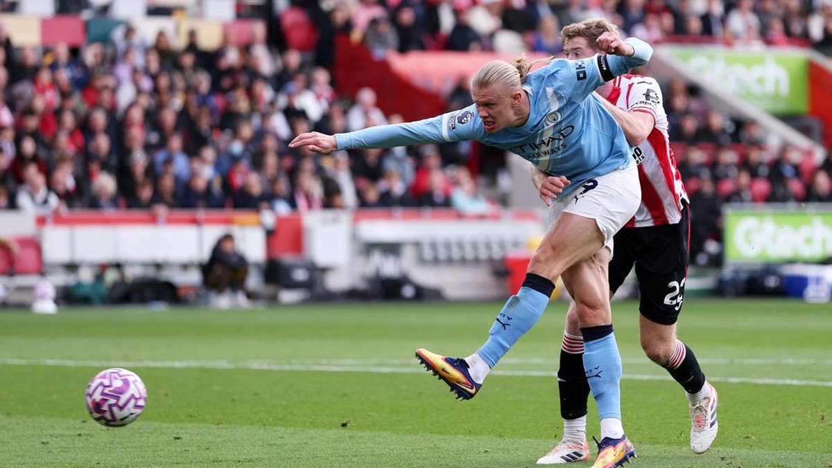 Haaland jadi penentu kemenangan City atas Brentford. Foto: Getty Images/Justin Setterfield