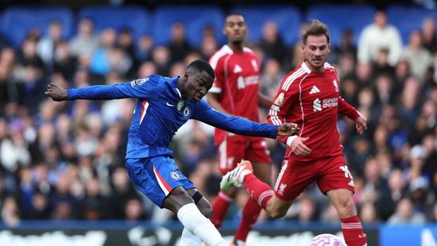 Soccer Football - Premier League - Chelsea v Liverpool - Stamford Bridge, London, Britain - October 4, 2025 Chelsea's Moises Caicedo scores their first goal REUTERS/David Klein EDITORIAL USE ONLY. NO USE WITH UNAUTHORIZED AUDIO, VIDEO, DATA, FIXTURE LISTS, CLUB/LEAGUE LOGOS OR 'LIVE' SERVICES. ONLINE IN-MATCH USE LIMITED TO 120 IMAGES, NO VIDEO EMULATION. NO USE IN BETTING, GAMES OR SINGLE CLUB/LEAGUE/PLAYER PUBLICATIONS. PLEASE CONTACT YOUR ACCOUNT REPRESENTATIVE FOR FURTHER DETAILS..