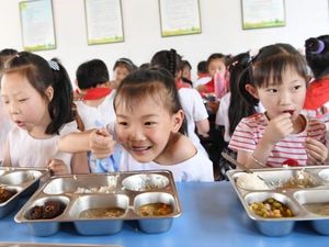 MBG Ala China, Bikin Anak Kenyang dan Bahagia