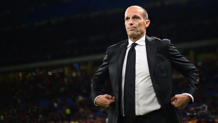 Soccer Football - Serie A - AC Milan v Bologna - San Siro, Milan, Italy - September 14, 2025 AC Milan coach Massimiliano Allegri before the match REUTERS/Daniele Mascolo