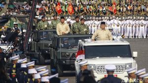 Momen Presiden Prabowo Cek Pasukan di Upacara HUT ke-80 TNI