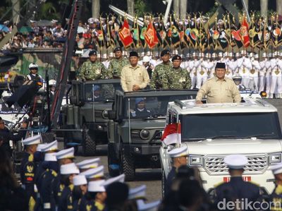 Momen Presiden Prabowo Cek Pasukan di Upacara HUT ke-80 TNI