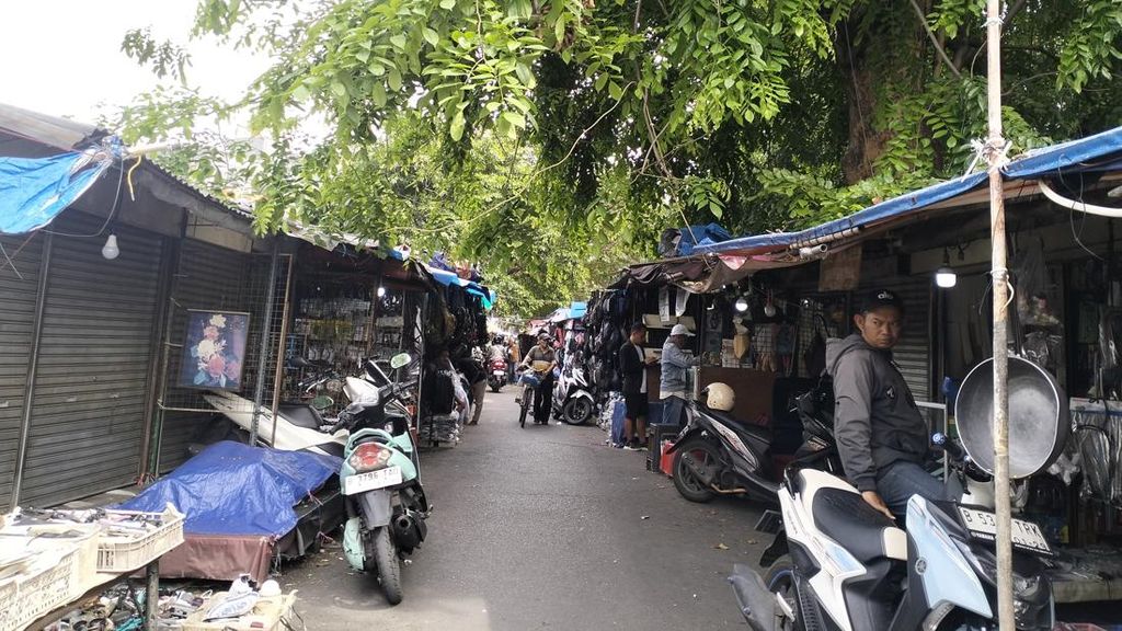 Potret Pasar Loak Jatinegara, Tempat Mencari Artefak Serba Ada Potret Pasar Loak Jatinegara, Tempat Mencari Artefak Serba Ada