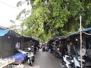 Mesin Ketik dan Keris Usia Ratusan, Ini Harta Karun Pasar Loak Jatinegara Mesin Ketik dan Keris Usia Ratusan, Ini Harta Karun Pasar Loak Jatinegara