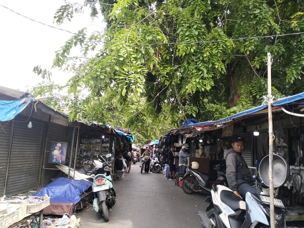 Potret Pasar Loak Jatinegara, Tempat Mencari Artefak Serba Ada Potret Pasar Loak Jatinegara, Tempat Mencari Artefak Serba Ada
