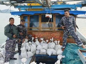 Lanal Babel Gagalkan Penyelundupan 7 Ton Pasir Timah di Bangka Selatan Lanal Babel Gagalkan Penyelundupan 7 Ton Pasir Timah di Bangka Selatan