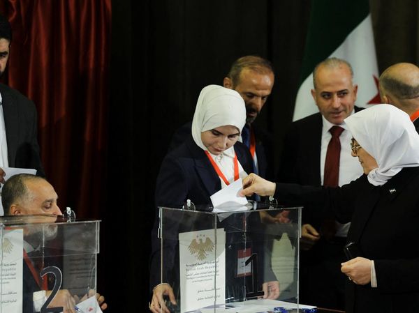 Pemilu Parlemen Suriah Dimulai, Warga Antusias Berikan Suara