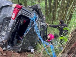 Ini Dugaan Penyebab Innova Terjun ke Jurang 25 Meter di Pacet Mojokerto