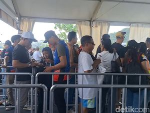 Penonton Mulai Berdatangan ke Sirkuit Jelang Final Race MotoGP Mandalika Penonton Mulai Berdatangan ke Sirkuit Jelang Final Race MotoGP Mandalika