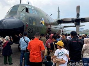 Video: Antusiasme Warga Bandung Padati Lanud Husein, Lihat Pesawat TNI AU