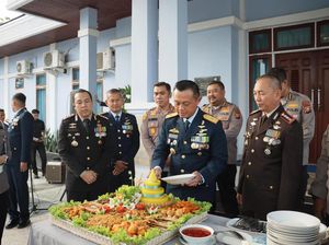 Polda Riau dan Polresta Pekanbaru Beri Kejutan HUT Ke-80 TNI di Lanud RSN