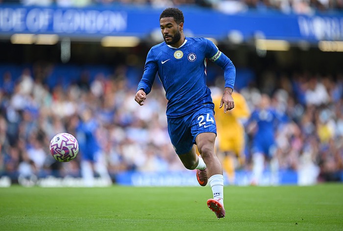 LONDON, ENGLAND - SEPTEMBER 27: Reece James of Chelsea runs with the ball during the Premier League match between Chelsea and Brighton & Hove Albion at Stamford Bridge on September 27, 2025 in London, England. (Photo by Clive Mason/Getty Images)
