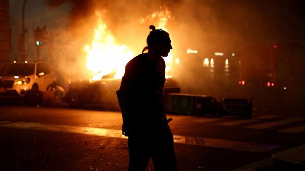 Roma Memanas, Protes Nasional untuk Gaza Diwarnai Aksi Bakar Kendaraan dan Gas Air Mata