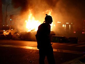 Roma Memanas, Protes Nasional untuk Gaza Diwarnai Aksi Bakar Kendaraan dan Gas Air Mata