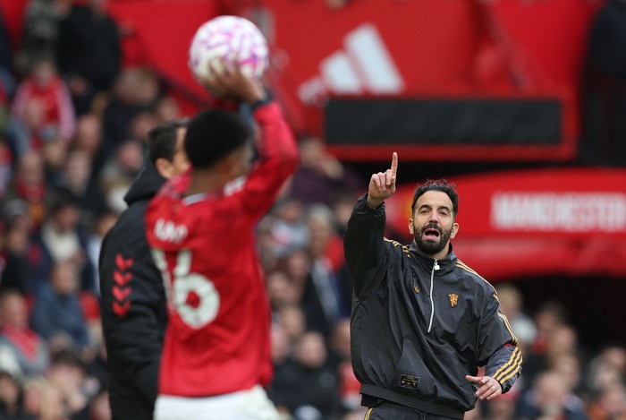 Soccer Football - Premier League - Manchester United v Sunderland - Old Trafford, Manchester, Britain - October 4, 2025 Manchester United manager Ruben Amorim reacts REUTERS/Scott Heppell EDITORIAL USE ONLY. NO USE WITH UNAUTHORIZED AUDIO, VIDEO, DATA, FIXTURE LISTS, CLUB/LEAGUE LOGOS OR LIVE SERVICES. ONLINE IN-MATCH USE LIMITED TO 120 IMAGES, NO VIDEO EMULATION. NO USE IN BETTING, GAMES OR SINGLE CLUB/LEAGUE/PLAYER PUBLICATIONS. PLEASE CONTACT YOUR ACCOUNT REPRESENTATIVE FOR FURTHER DETAILS..