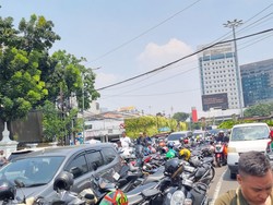 Lalin di Sejumlah Titik Arah Monas Macet Siang Ini