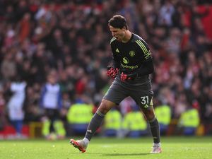 Debut Mantap Senne Lammens Bersama Manchester United Debut Mantap Senne Lammens Bersama Manchester United