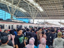 Stasiun Manggarai Sempat Padat, Begini Situasinya Siang Ini