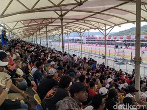 Rider Brasil Diogo Moreira Juara Moto2 Mandalika, Mario Aji Posisi 20 Rider Brasil Diogo Moreira Juara Moto2 Mandalika, Mario Aji Posisi 20