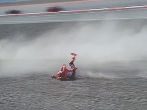 Marc Marquez Crash di Mandalika, Langsung Diterbangkan ke Spanyol Marc Marquez Crash di Mandalika, Langsung Diterbangkan ke Spanyol