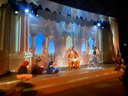 Video Menyelami Inspirasi Sang Sutradara di Balik Teater Koma Kala Padi