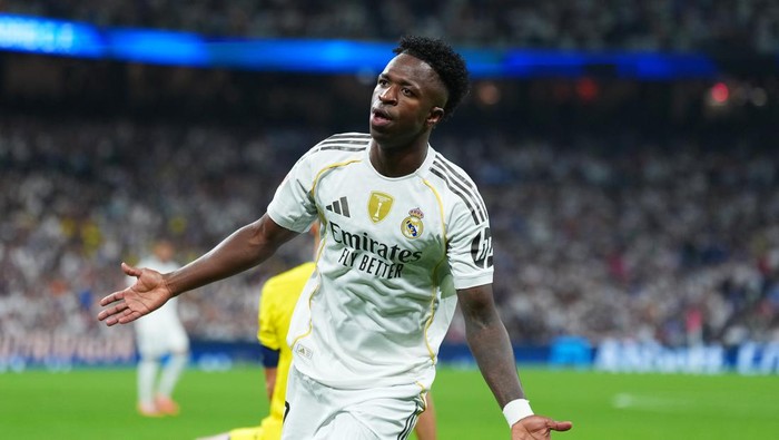 MADRID, SPAIN - OCTOBER 04: Vinicius Junior of Real Madrid celebrates scoring his teams first goal during the LaLiga EA Sports match between Real Madrid CF and Villarreal CF at Estadio Santiago Bernabeu on October 04, 2025 in Madrid, Spain. (Photo by Angel Martinez/Getty Images)