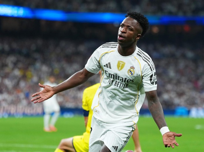 MADRID, SPAIN - OCTOBER 04: Vinicius Junior of Real Madrid celebrates scoring his team's first goal during the LaLiga EA Sports match between Real Madrid CF and Villarreal CF at Estadio Santiago Bernabeu on October 04, 2025 in Madrid, Spain. (Photo by Angel Martinez/Getty Images)