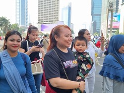 Pengin Ajak Anak Lihat Tank, Warga Jakarta Ikut Rayakan HUT TNI di Monas