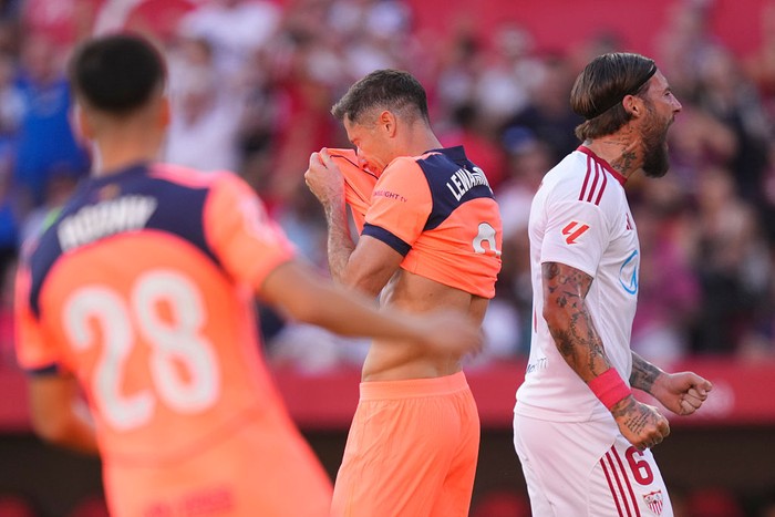 Robert Lewandowski centre-forward of Barcelona and Poland after failed a kick off penalty during the LaLiga EA Sports match between Sevilla FC and FC Barcelona at Estadio Ramon Sanchez Pizjuan on October 5, 2025 in Seville, Spain. (Photo by Jose Breton/Pics Action/NurPhoto via Getty Images)