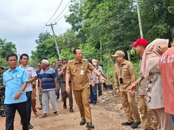 Viral Sampah Berserakan di Pinggir Jalan Muaro Jambi, BBS Turun Tangan Viral Sampah Berserakan di Pinggir Jalan Muaro Jambi, BBS Turun Tangan