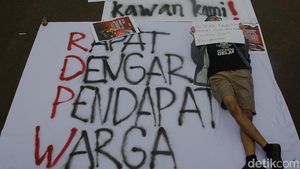 BEM UI Gelar Aksi di Depan DPR, Kritik Kebijakan Tak Pro Rakyat