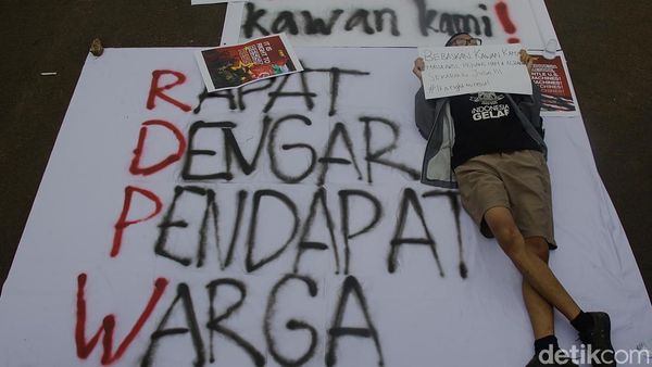 BEM UI Gelar Aksi di Depan DPR, Kritik Kebijakan Tak Pro Rakyat