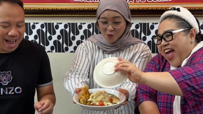 Video: Lezatnya Ayam Panggang di Restoran Nunung dan Vicky Prasetyo