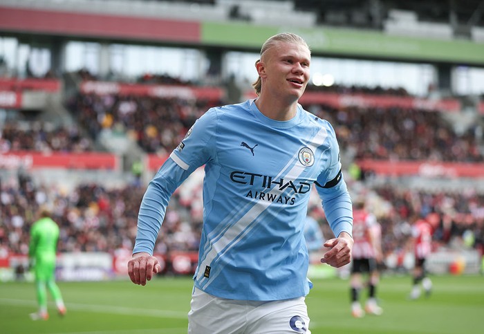 Erling Haaland BRENTFORD, ENGLAND - OCTOBER 5: Manchester City's Erling Haaland celebrates scoring his side's first goal during the Premier League match between Brentford and Manchester City at Gtech Community Stadium on October 5, 2025 in Brentford, England. (Photo by Rob Newell - CameraSport via Getty Images)