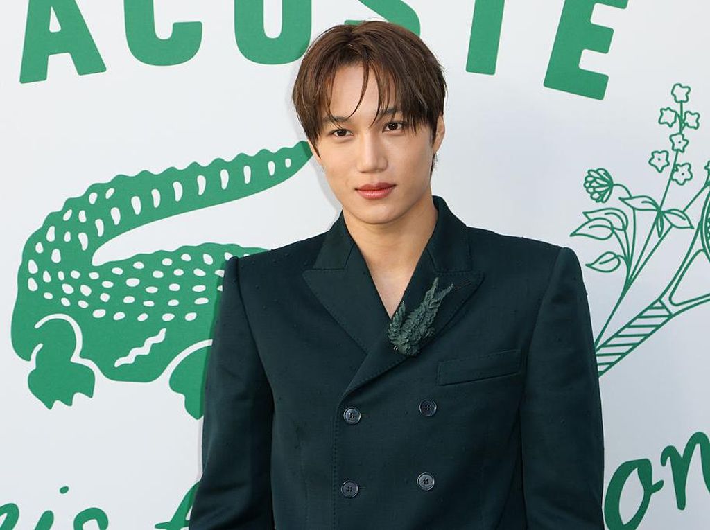 Adu Gaya Kai EXO dan V BTS Tunjukkan Eksistensi di Paris Fashion Week 2025 Adu Gaya Kai EXO dan V BTS Tunjukkan Eksistensi di Paris Fashion Week 2025