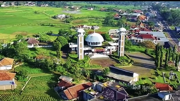 Kini Terbengkalai, Begini Penampakan Rumah dan Masjid Megah Ratu Dangdut Itje Trisnawati