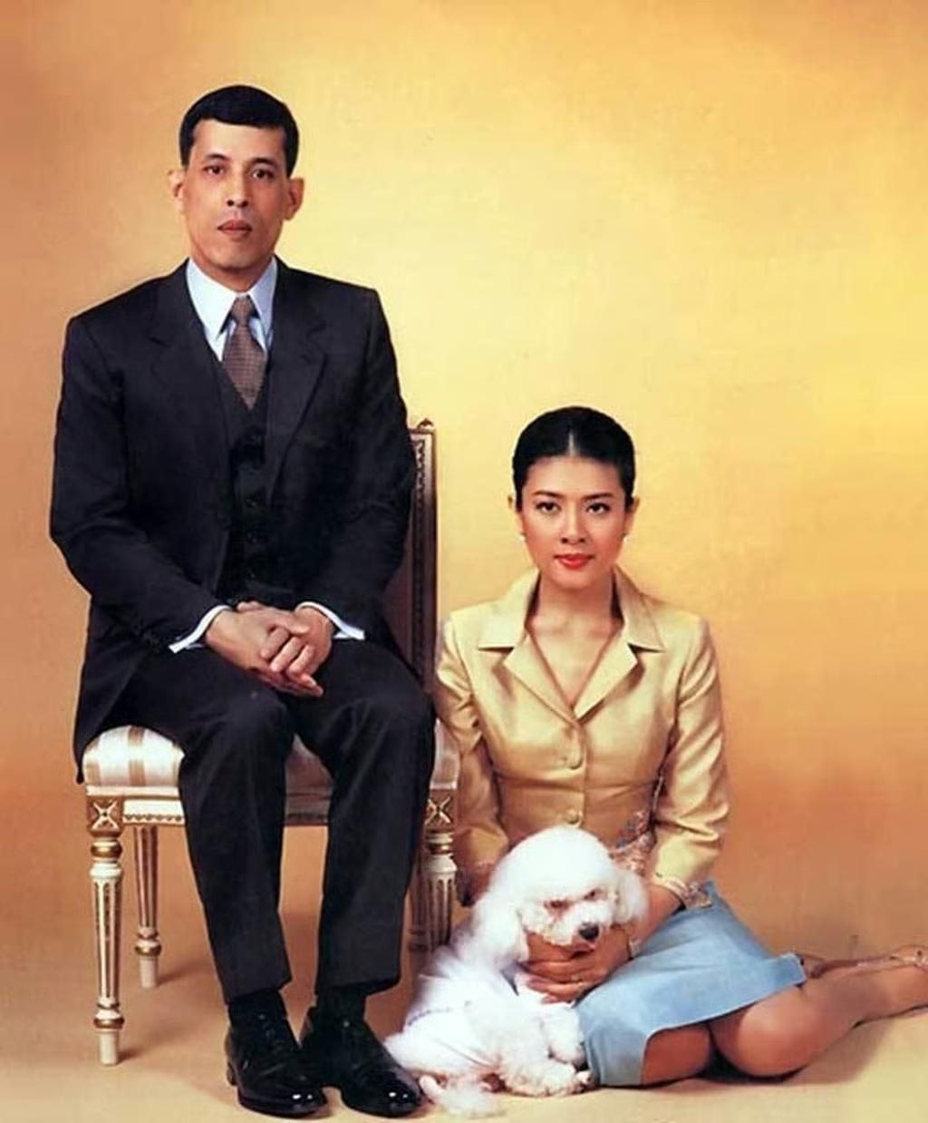Maha Vajiralongkorn dan Sujarinee Vivacharawongse