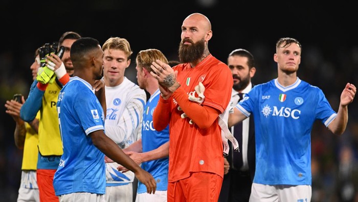 Vanja Milinkovic-Savic of S.S.C. Napoli greets the fans at the end of the match during the 6th day of the Serie A Championship between S.S.C. Napoli and Genoa C.F.C. at the Diego Armando Maradona Stadium in Naples, Italy, on October 5, 2025. (Photo by Domenico Cippitelli/NurPhoto via Getty Images)