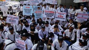 Nasib Terkatung-katung, Calon PMI ke Korsel Demo Kementerian
