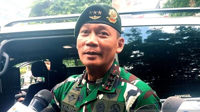 Panglima Komando Cadangan Strategis TNI AD (Pangkostrad) Letnan Jenderal (Letjen) TNI Mohammad Fadjar (ANTARA/Walda M)