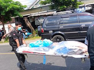 Senggolan, Pemotor Vario Tewas Tertabrak Truk di Tulungagung Senggolan, Pemotor Vario Tewas Tertabrak Truk di Tulungagung