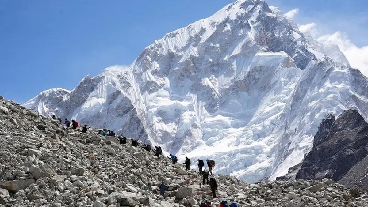 Urine Pendaki Picu Pencairan Cepat Gletser Everest
