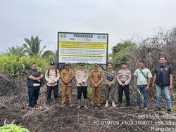 Plang Peringatan Larangan Aktivitas Dipasang di Lanah Eks Karhutla Meranti