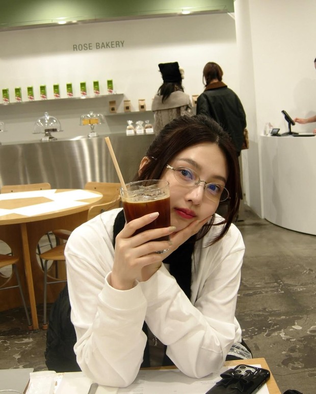 Potret Joy/ Foto: instagram.com/_im_yourjoy Joy akhirnya comeback di dunia seni peran setelah 4 tahun terakhir. Member girl group Red Velvet tersebut akan mendalami peran Gong Yu Il yang penuh energi ceria.