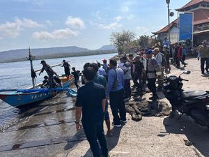 Pria Lampung Tercebur di Laut Selat Bali Diselamatkan Nelayan