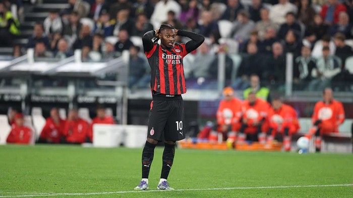 TURIN, ITALY - OCTOBER 05: Rafael Leao of AC Milan reacts during the Serie A match between Juventus FC and AC Milan at Allianz Stadium on October 05, 2025 in Turin, Italy. (Photo by Claudio Villa/AC Milan via Getty Images)